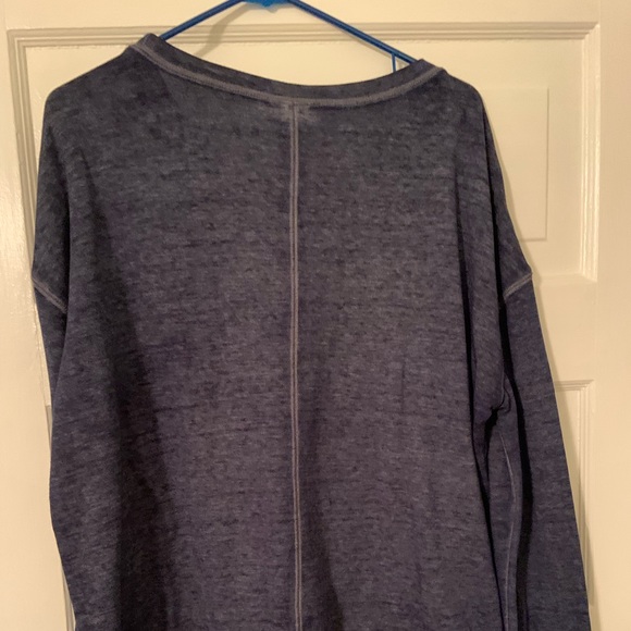 Woman’s long sleeves top - Picture 3 of 11